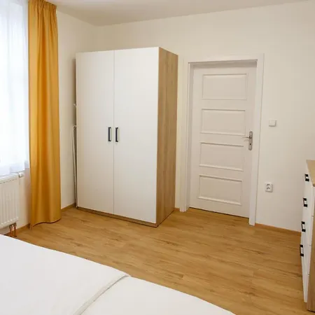 Whitehouse Apartment