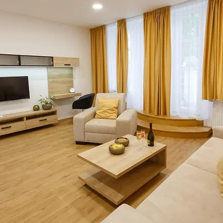 Whitehouse Apartment *