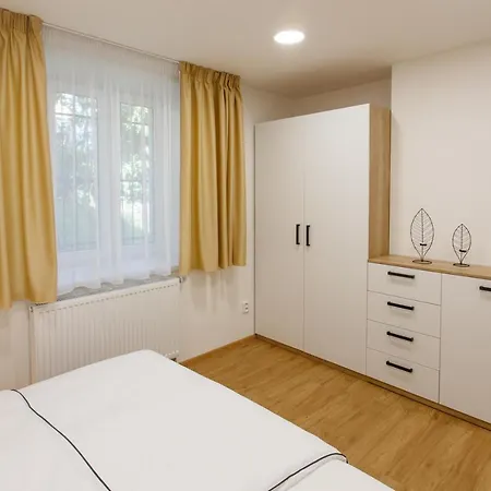 Apartment Whitehouse