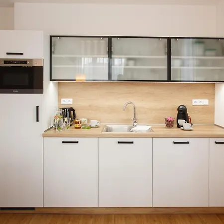 Whitehouse Apartment *