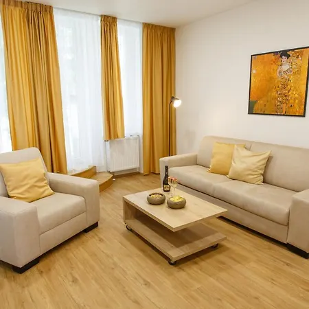Whitehouse Apartment