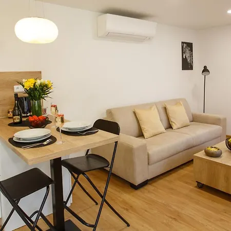 Whitehouse Apartment