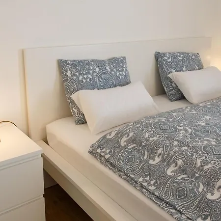 Whitehouse Apartment *