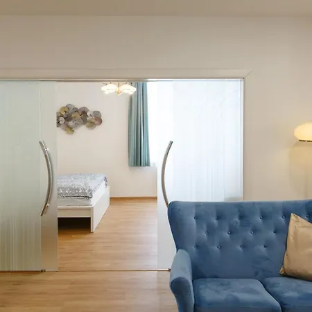 Whitehouse Apartment *