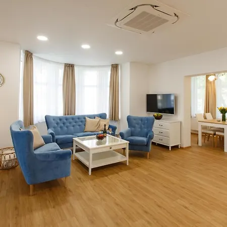 Whitehouse Apartment *
