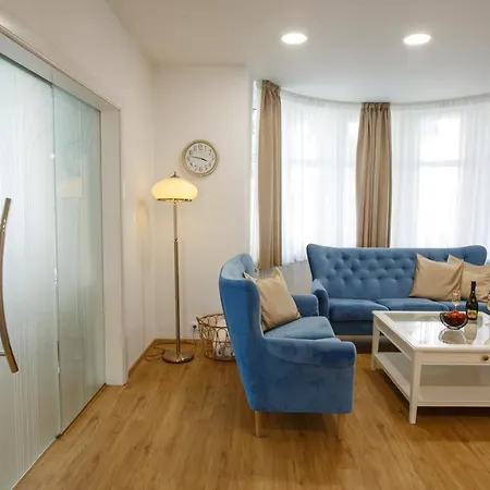 Whitehouse Apartment
